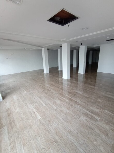 Local en Cáceres en venta - Foto del edificio - Imagen 2 de 18