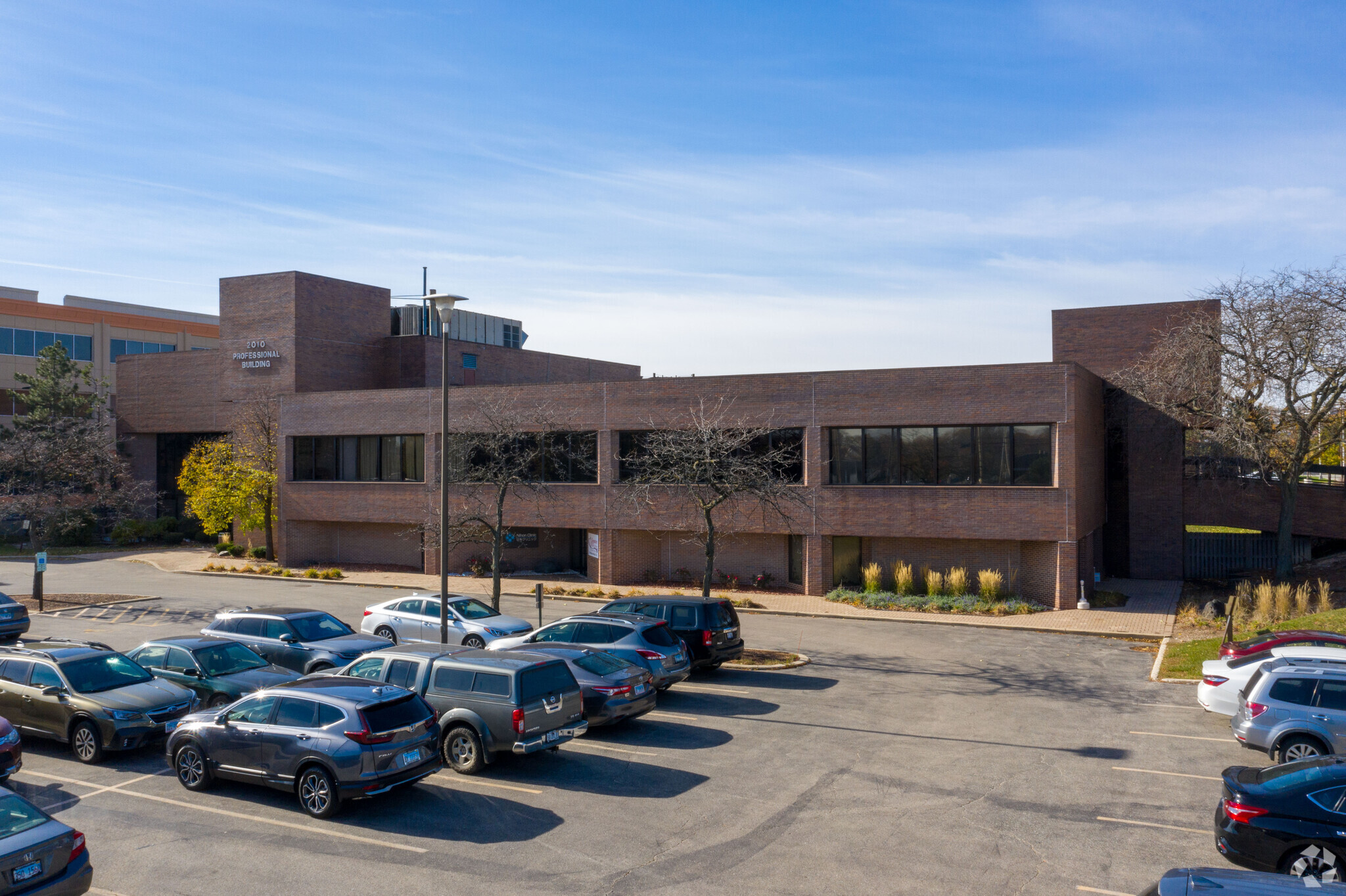 2010 S Arlington Heights Rd, Arlington Heights, IL en alquiler Foto del edificio- Imagen 1 de 6