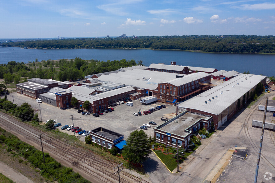 310 Bourne Ave, Rumford, RI en alquiler - Foto del edificio - Imagen 2 de 13