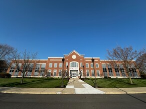 110 Riverbend Ave, Lewis Center, OH en alquiler Foto del edificio- Imagen 1 de 13