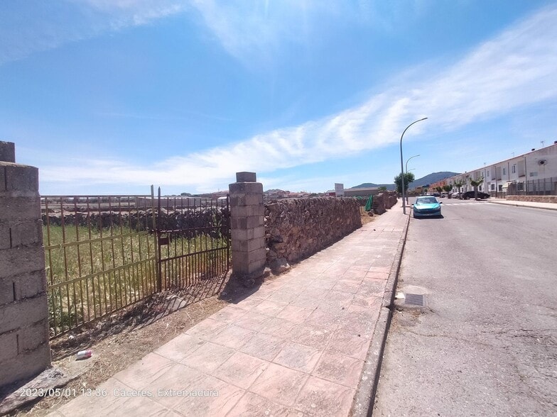 Terreno en Valdefuentes, Cáceres en venta - Foto principal - Imagen 2 de 5