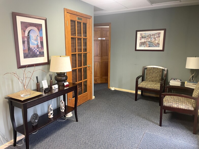 2 Mystic Ln, Malvern, PA en venta - Foto del edificio - Imagen 3 de 16