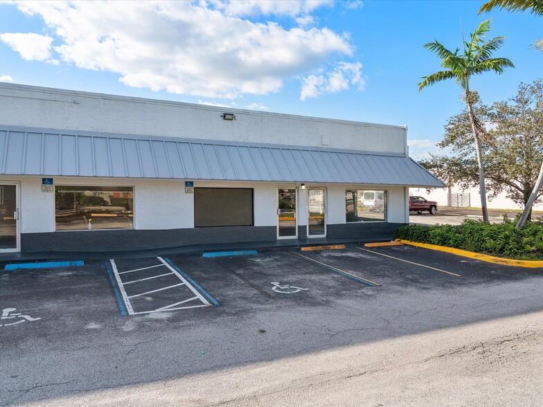 1823-1845 NW 38th Ave, Lauderhill, FL en alquiler - Foto del edificio - Imagen 2 de 11