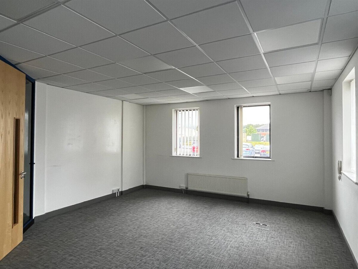 Waterton Park, Bridgend, MGN CF31 3PH - Unidad Ground - - Foto del interior - Image 1 of 1