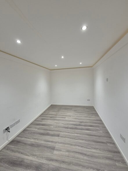 7 Treeview Ct, Liverpool en alquiler - Foto del edificio - Imagen 2 de 3