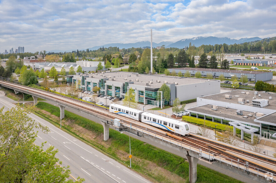 8061 Lougheed Hwy, Burnaby, BC en alquiler - Foto del edificio - Imagen 2 de 5