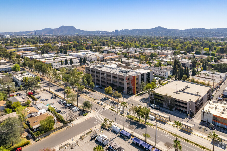 12020 Chandler Blvd, North Hollywood, CA en alquiler - Vista aérea - Imagen 3 de 6