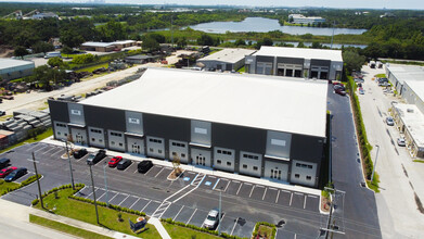 5620 W Linebaugh Ave, Tampa, FL en alquiler Foto del edificio- Imagen 1 de 17