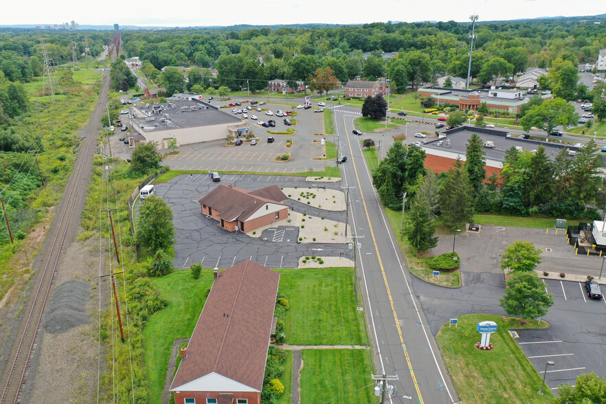 12 Seneca Rd, Bloomfield, CT en venta - Foto del edificio - Imagen 3 de 10