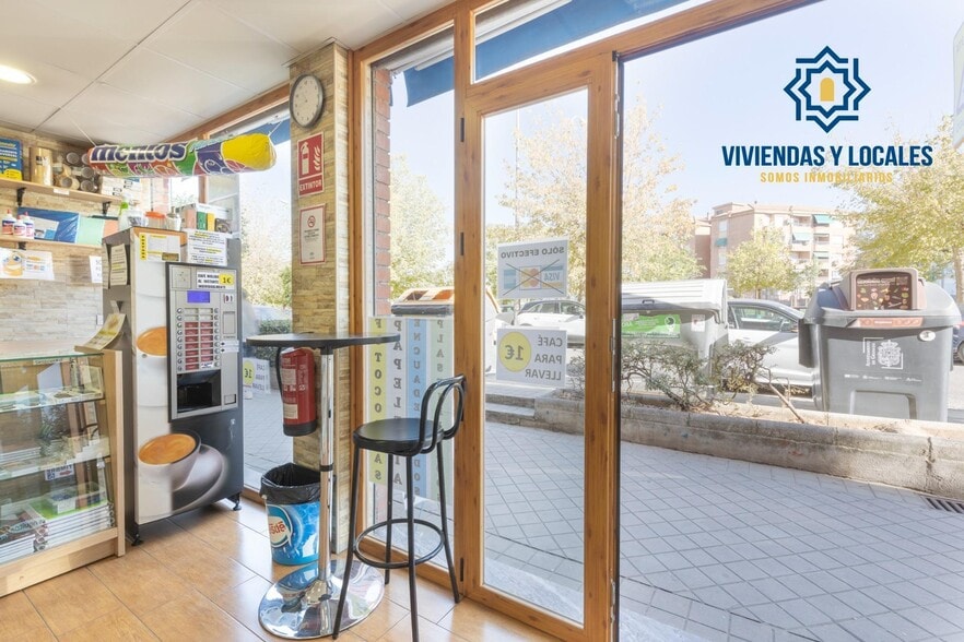 Local en Granada, Granada en venta - Foto del edificio - Imagen 2 de 22