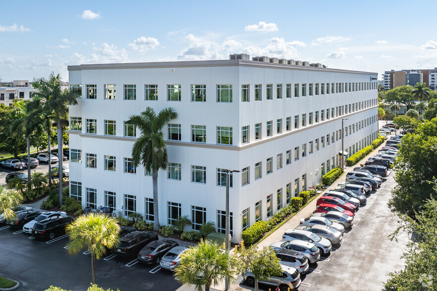 8200 NW 41st St, Miami, FL en alquiler - Foto del edificio - Imagen 3 de 11