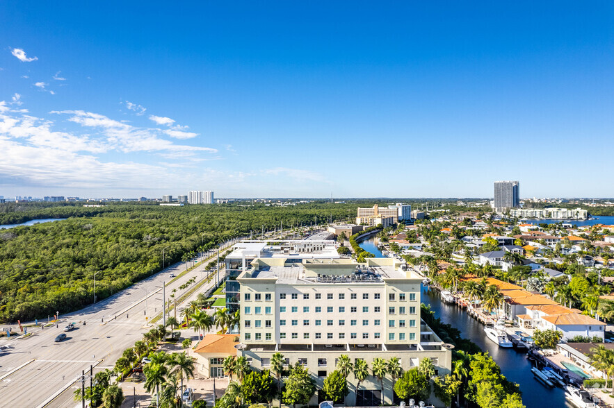 3363 NE 163rd St, North Miami Beach, FL en alquiler - Foto del edificio - Imagen 3 de 8