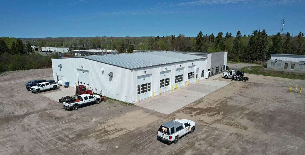 605 Third Line E, Sault Ste. Marie, ON en alquiler - Foto del edificio - Imagen 2 de 2