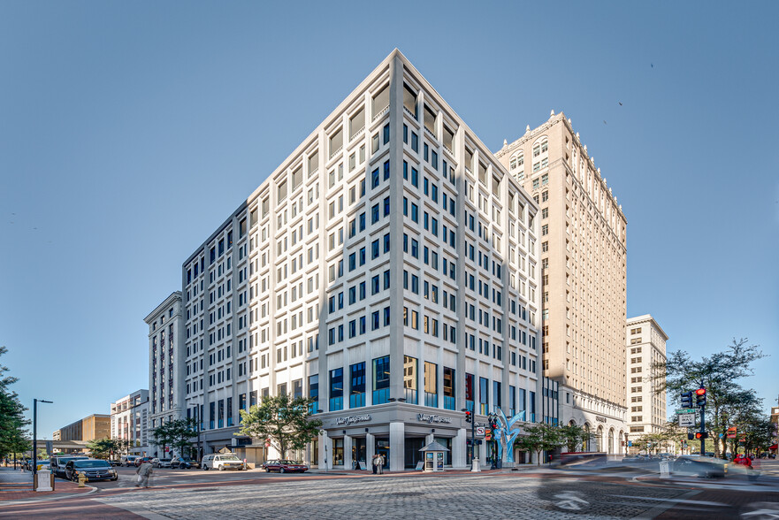 100 N Laura St, Jacksonville, FL en alquiler - Foto del edificio - Imagen 2 de 17