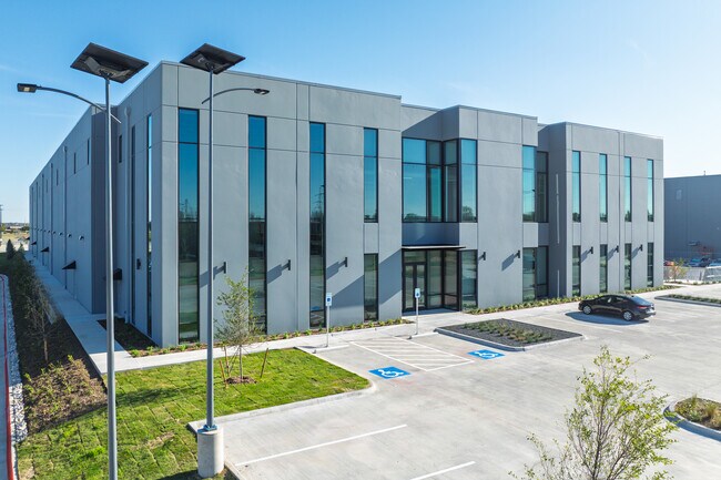 Más detalles de 2200-2300 SE Loop 820 Hwy, Fort Worth, TX - Nave en alquiler