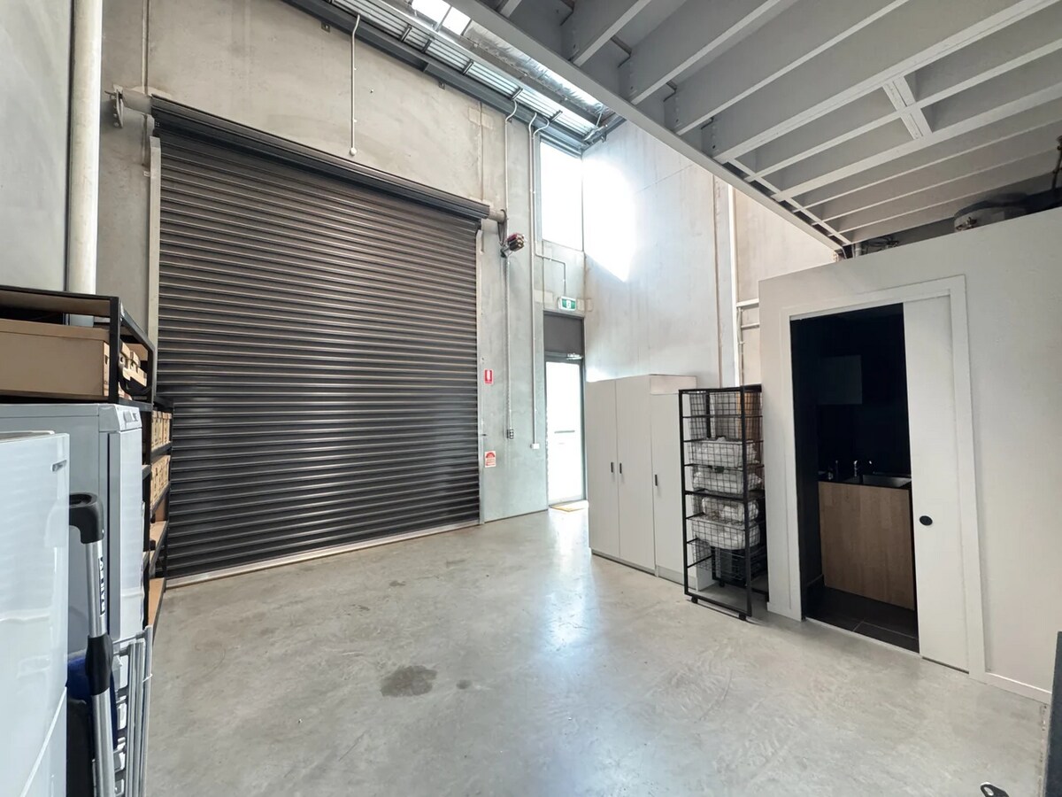 204-216 Hall St, Spotswood, VIC 3015 - Unidad 216B -  - Foto del interior - Image 1 of 9
