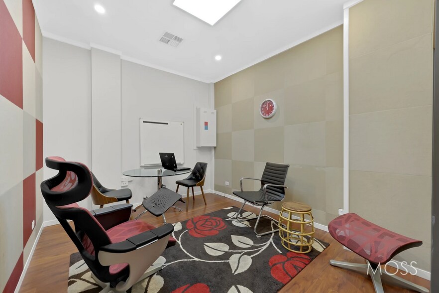 123 Spring St, Reservoir en venta - Foto del interior - Imagen 3 de 9
