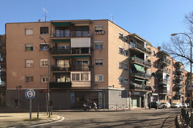 Más detalles de Calle de Clara Campoamor, 13, Madrid - Edificio residencial​ en venta