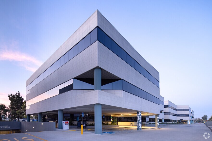 6345 Balboa Blvd, Encino, CA en alquiler - Foto del edificio - Imagen 2 de 24