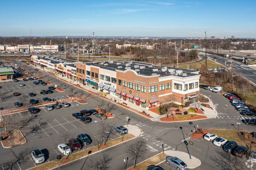 650 Shoppes Blvd, North Brunswick, NJ en alquiler - Vista aérea - Imagen 3 de 11