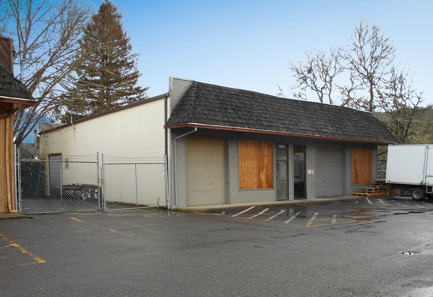 2405 NE Diamond Lake Blvd, Roseburg, OR en venta - Foto del edificio - Imagen 1 de 3