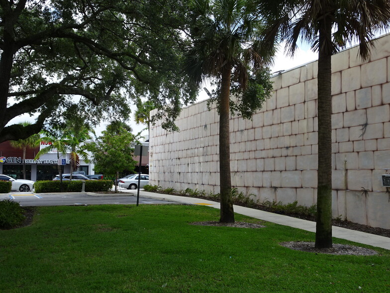 1302-1306 E Las Olas Blvd, Fort Lauderdale, FL en alquiler - Foto del edificio - Imagen 3 de 10