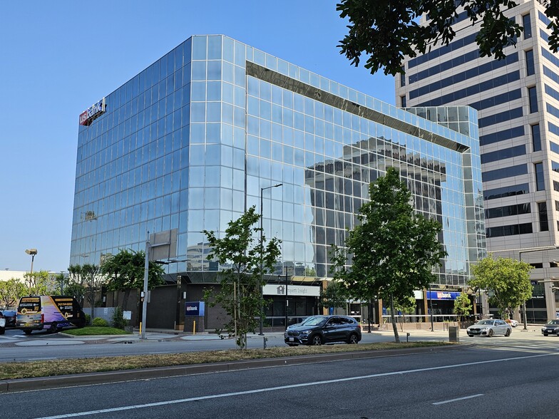 600 N Brand Blvd, Glendale, CA en alquiler - Foto del edificio - Imagen 2 de 28