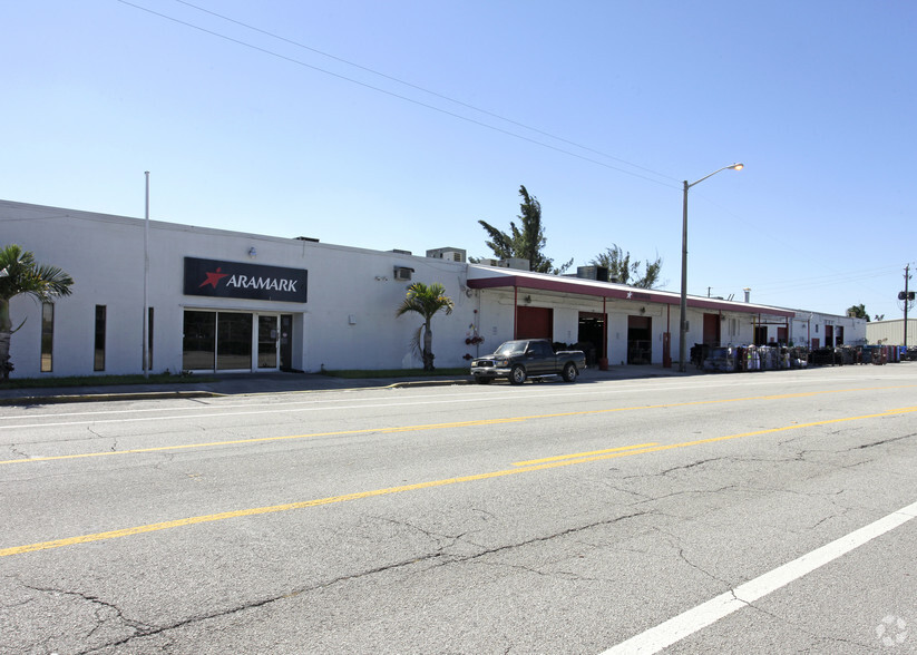 160 Ali Baba Ave, Opa Locka, FL en alquiler - Foto del edificio - Imagen 3 de 9