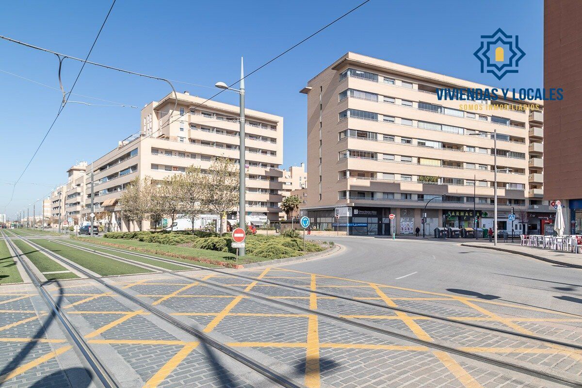 Local en Granada en venta Foto del edificio- Imagen 1 de 12