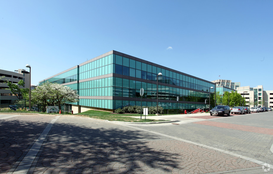 6555 Rock Spring Dr, Bethesda, MD en alquiler - Foto del edificio - Imagen 1 de 6