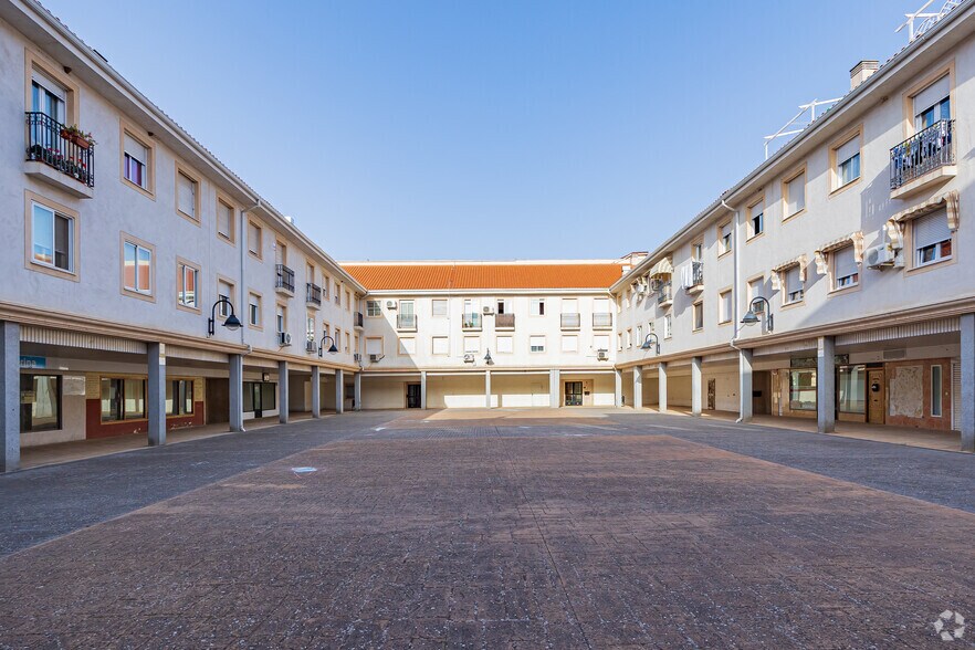 Ronda De Santa Susana, 4, Torres de la Alameda, Madrid en alquiler - Foto del edificio - Imagen 2 de 3