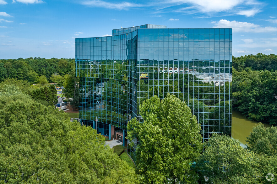 100 Crescent Center Pkwy, Tucker, GA en alquiler - Foto del edificio - Imagen 2 de 20