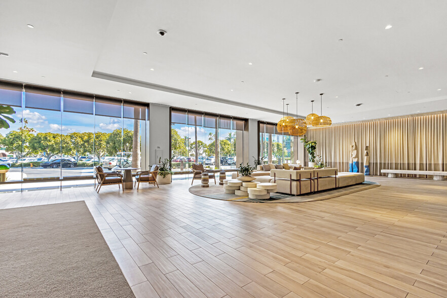 3780 Kilroy Airport Way, Long Beach, CA en alquiler - Lobby - Imagen 3 de 4