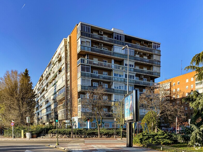 Calle Puentedeume, 6, Alcorcón, Madrid en venta - Foto del edificio - Imagen 1 de 2