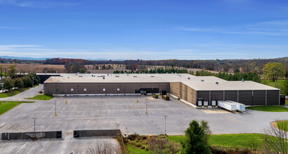 426 Industrial Blvd, Kearneysville, WV en alquiler Foto del edificio- Imagen 2 de 3