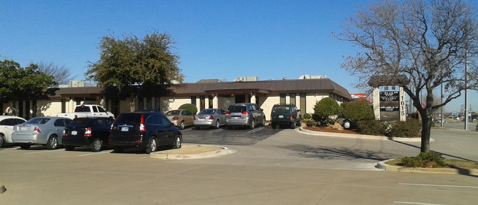 1615 Precinct Line Rd, Hurst, TX en alquiler - Foto del edificio - Imagen 3 de 17