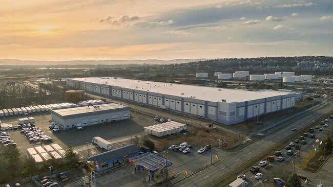 Más detalles de 101 Lee Burbank Hwy, Revere, MA - Nave en alquiler