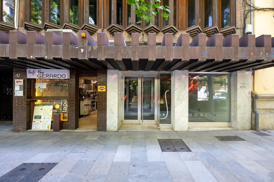 Calle Gran Vía de Colón, 42, Granada, Granada en venta - Foto del edificio - Imagen 2 de 27