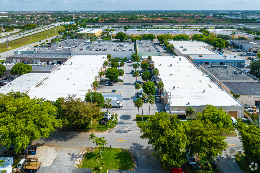 2699 W 79th St, Hialeah, FL en alquiler - Foto del edificio - Imagen 3 de 20