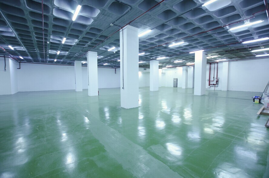 Calle Vía de los Poblados, 17, Madrid, Madrid en venta - Foto del edificio - Imagen 3 de 10