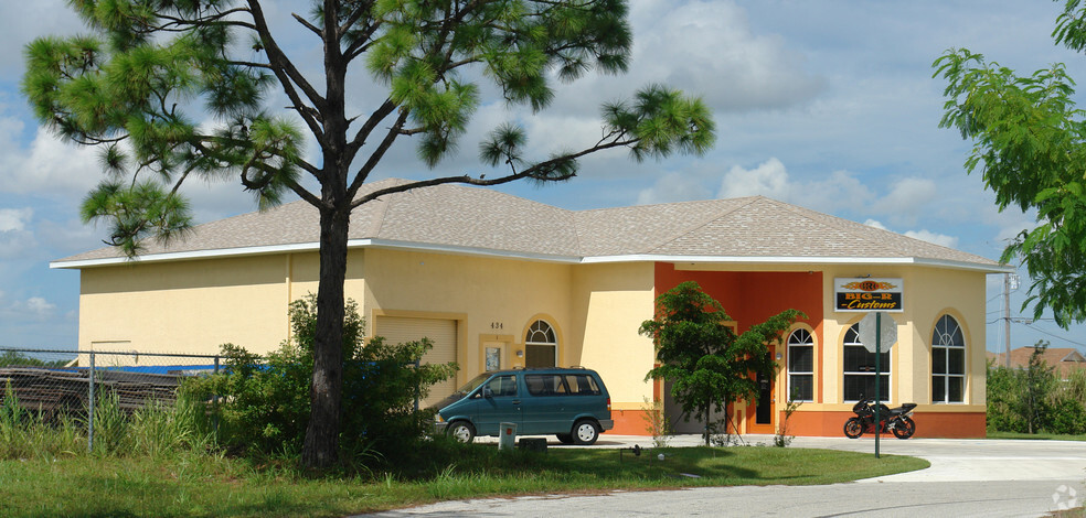 434 NE 3rd Ave, Cape Coral, FL en alquiler - Foto del edificio - Imagen 2 de 7