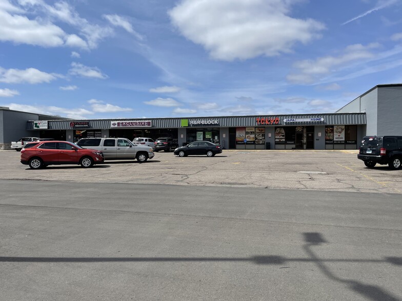 2007 Broadway Ave, Yankton, SD en alquiler - Foto del edificio - Imagen 3 de 5