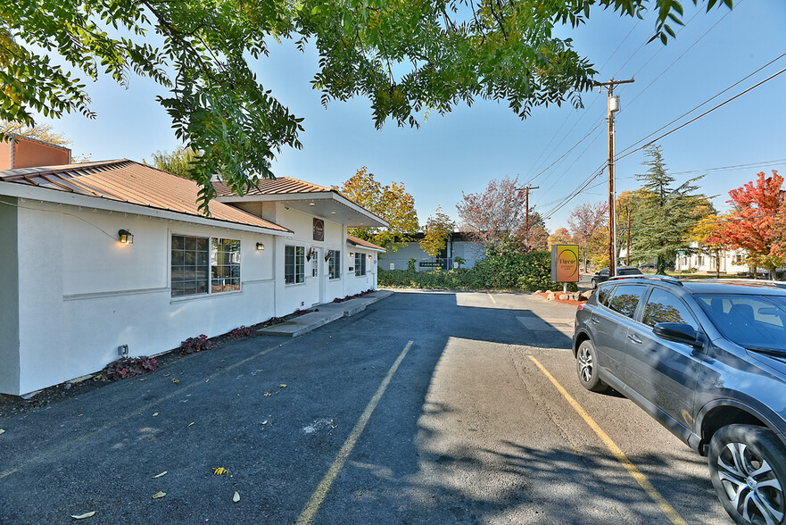 1213 W Main St, Medford, OR en venta - Foto del edificio - Imagen 3 de 37