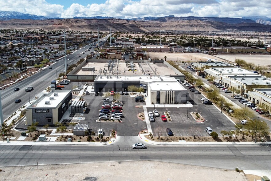 8402-8418 W Warm Springs Rd, Las Vegas, NV en alquiler - Foto del edificio - Imagen 1 de 4