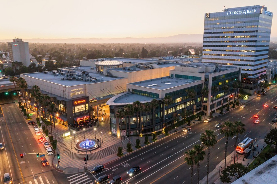 15301 Ventura Blvd, Sherman Oaks, CA en alquiler - Foto del edificio - Imagen 2 de 12