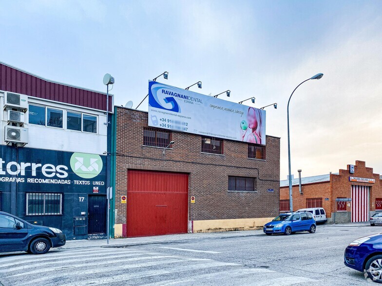 Calle Fresnedillas, 4, Alcorcón, Madrid en alquiler - Foto del edificio - Imagen 2 de 3