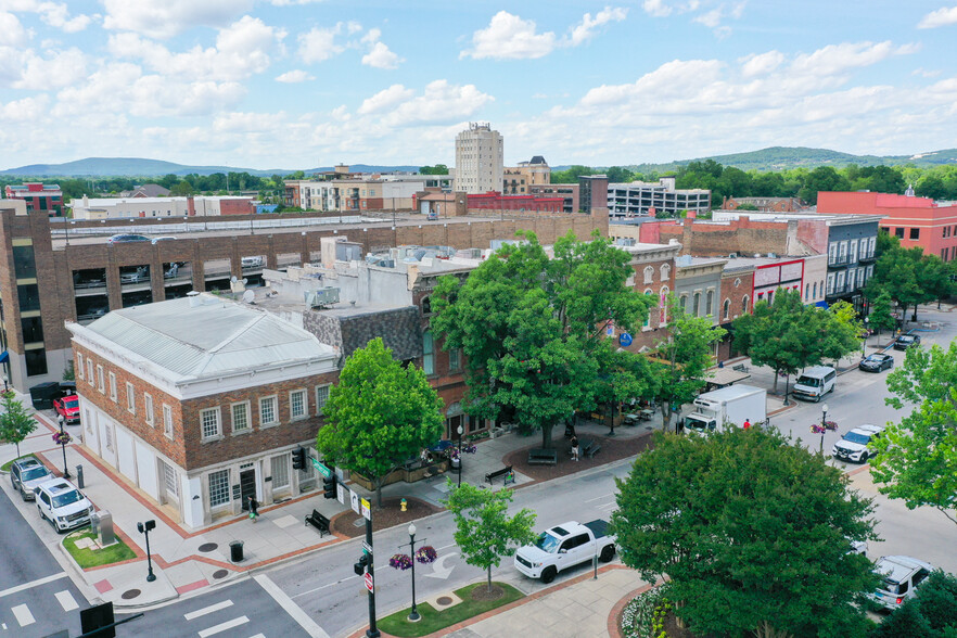 101 North Side Sq, Huntsville, AL en alquiler - Foto del edificio - Imagen 1 de 24