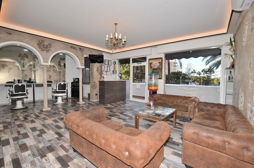 Local en Benalmádena, Málaga en venta - Foto del edificio - Imagen 3 de 20