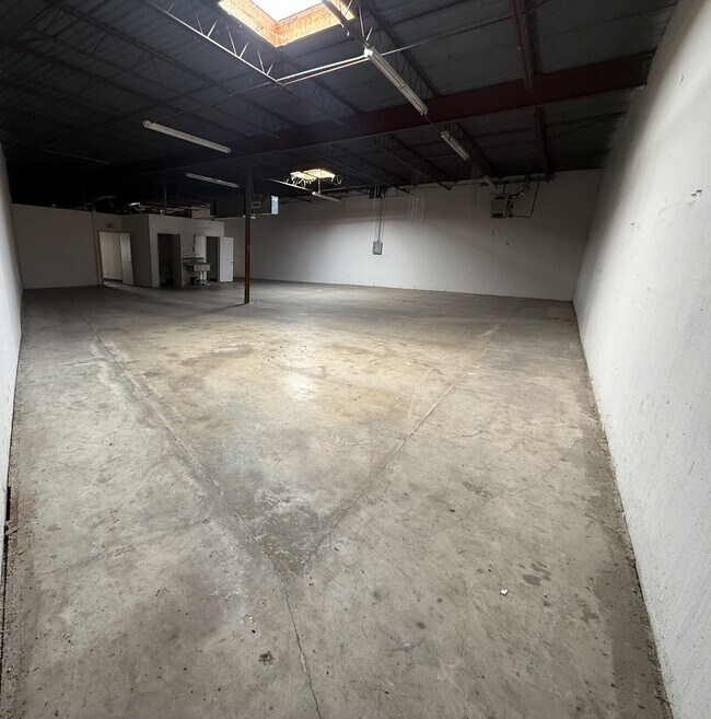 Más detalles de 3001 Quebec St, Dallas, TX - Flex, nave en alquiler