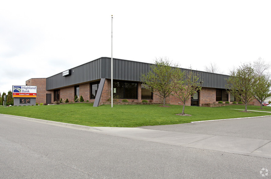 701 SE Central Ave E, Saint Michael, MN en venta - Foto principal - Imagen 1 de 2